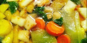 Beitragsbild des Blogbeitrags Die magische Hühnersuppe – vegan vs klassisch