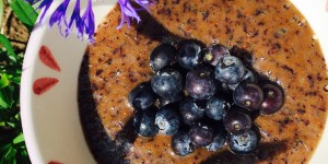 Beitragsbild des Blogbeitrags Bananen-Heidelbeer-Frosty 