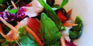 Beitragsbild des Blogbeitrags Sommersalat mit Zitronendressing