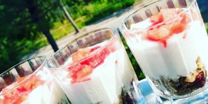 Beitragsbild des Blogbeitrags Red fruits crunchy Joghurt