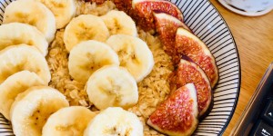 Beitragsbild des Blogbeitrags Feigen-Bananen-Porridge 