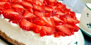 Beitragsbild des Blogbeitrags No-Bake Erdbeertorte