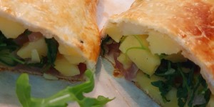 Beitragsbild des Blogbeitrags Erdäpfel-Rucola-Strudel 