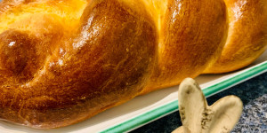 Beitragsbild des Blogbeitrags Osterstriezel (vegan)