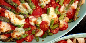 Beitragsbild des Blogbeitrags Grünspargel-Gnocchi-Auflauf