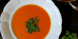 Beitragsbild des Blogbeitrags Hot und spicy Tomaten-Paprika-Suppe 