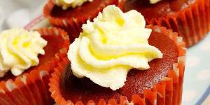 Beitragsbild des Blogbeitrags Red Velvet Cupcakes (vegan)