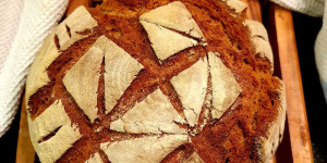 Beitragsbild des Blogbeitrags Sauerteig-Roggen-Dinkel-Mischbrot 