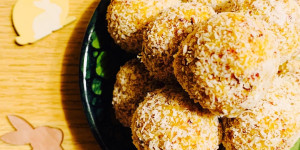 Beitragsbild des Blogbeitrags Zitronen-Kokos-Energyballs