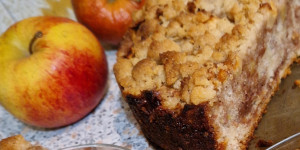 Beitragsbild des Blogbeitrags Bananen Zimt-Swirl mit Apfel-Streusel