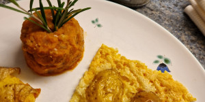 Beitragsbild des Blogbeitrags Knusperkäse-Kartoffel mit Rote Linsen Dip
