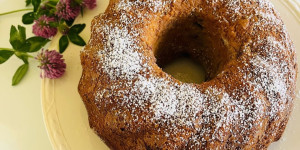 Beitragsbild des Blogbeitrags Heidelbeer-Bananen-Gugelhupf