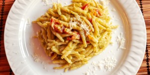 Beitragsbild des Blogbeitrags Trofie al Pesto di Zucchine con Pomodorini 