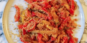 Beitragsbild des Blogbeitrags Peperoni in padella con Pangrattato (Paprika mit Bröseln) 