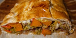 Beitragsbild des Blogbeitrags Herzhafter Strudel mit Wintergemüse 