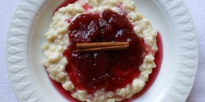 Beitragsbild des Blogbeitrags Milchreis mit Zwetschkenröster