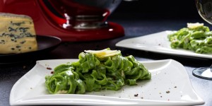 Beitragsbild des Blogbeitrags Grüne Tagliatelle mit Gorgonzolasoße
