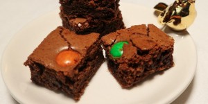 Beitragsbild des Blogbeitrags American Brownies mit M&Ms