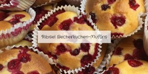 Beitragsbild des Blogbeitrags Ribisel-Becherkuchen-Muffins 