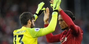 Beitragsbild des Blogbeitrags Nach Kantersieg gegen Roter Stern: Virgil van Dijk und Alisson Becker sind voll des Lobes