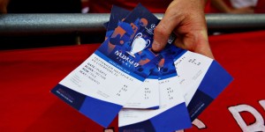 Beitragsbild des Blogbeitrags Nach Protesten: UEFA begrenzt Ticketpreise für Auswärtsfans 