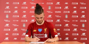 Beitragsbild des Blogbeitrags Offiziell: Elliott unterschreibt ersten Profivertrag bei Liverpool