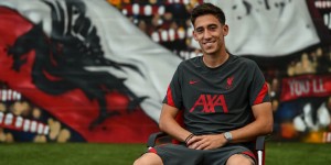 Beitragsbild des Blogbeitrags Erste Bilder: Kostas Tsimikas in Melwood vorgestellt 