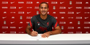 Beitragsbild des Blogbeitrags Offiziell: Liverpool verpflichtet Thiago Alcantara