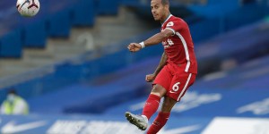 Beitragsbild des Blogbeitrags Beim Debüt: Thiago bricht Premier-League-Rekord – Lob von Mané