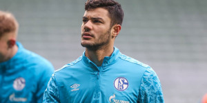 Beitragsbild des Blogbeitrags Kabak und Davies vor Wechsel nach Liverpool – van den Berg wird verliehen