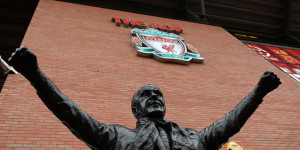 Beitragsbild des Blogbeitrags Super League: Shankly-Enkel droht Statue entfernen zu lassen
