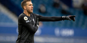 Beitragsbild des Blogbeitrags Liverpool verlängert mit Keeper Adrián 