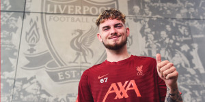 Beitragsbild des Blogbeitrags Youngster Harvey Elliott verlängert langfristig bei den Reds