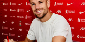 Beitragsbild des Blogbeitrags Der Captain bleibt an Bord: Auch Henderson verlängert 