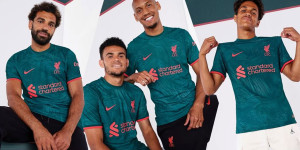 Beitragsbild des Blogbeitrags Liverpool stellt neues Champions-League-Trikot vor 