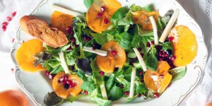 Beitragsbild des Blogbeitrags Carpaccio di caco, melograno, rucola e formaggio caprino