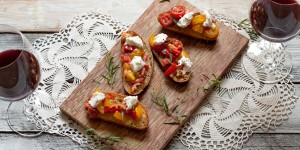 Beitragsbild des Blogbeitrags Tomatensalsa und Burrata auf Röstbrot 