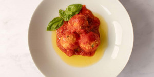 Beitragsbild des Blogbeitrags Ricotta-Bällchen in Tomatensugo nach kalabrischer Art