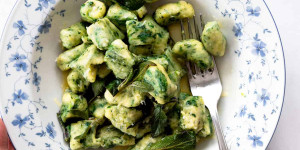 Beitragsbild des Blogbeitrags Grüne Gnocchi mit Bärlauch und Ricotta