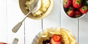 Beitragsbild des Blogbeitrags Crespelle mit Mascarpone und Balsamico-Erdbeeren