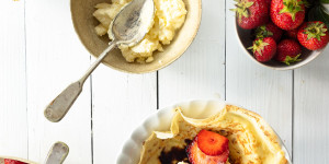 Beitragsbild des Blogbeitrags Crespelle mit Mascarpone und Balsamico-Erdbeeren 