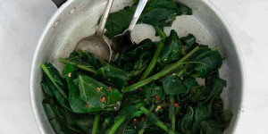 Beitragsbild des Blogbeitrags Friarielli alla napoletana – Stängelkohl mit Chili