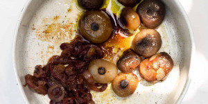 Beitragsbild des Blogbeitrags Geschmorte Balsamico-Zwiebeln