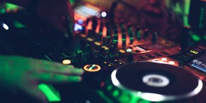 Beitragsbild des Blogbeitrags Clubs, Discos & Bars – Das Nachtleben, am Wörthersee