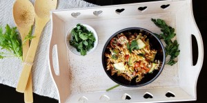 Beitragsbild des Blogbeitrags Gesund Vorkochen: Rote Linsen Nudelsalat