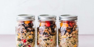 Beitragsbild des Blogbeitrags Warum ist Quinoa so gesund – Rezept: Fruchtiger Protein Quinoa Salat 