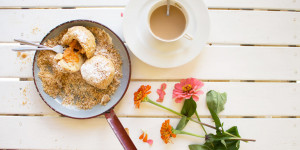 Beitragsbild des Blogbeitrags ÖSTERREICHISCHES SOULFOOD: FLAUMIGE MARILLENKNÖDEL VON DER OMA
