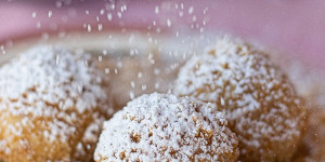 Beitragsbild des Blogbeitrags Topfenknödel mit Butterbrösel Rezept 