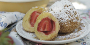 Beitragsbild des Blogbeitrags Erdbeerknödel aus Erdäpfelteig