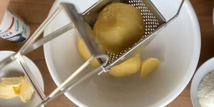 Beitragsbild des Blogbeitrags Grundrezept für gefüllte Kartoffelknödel | Erdäpfelknödel 
